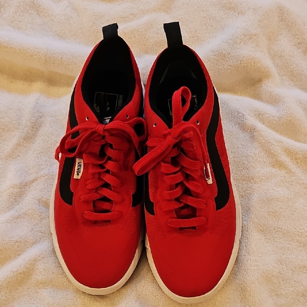 Vans Ultrarange EXO Sneakers Size M/6.5 W/8 Excellent Used Condition Barely Worn
